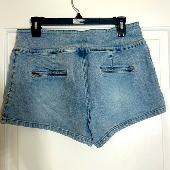 Alice + Olivia Denim Shorts size 32 - Picture 3 of 7